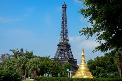 Эйфелева башня, парк Окно в мир