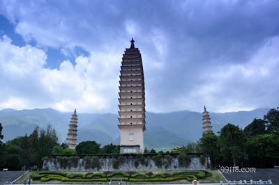 Три пагоды в Дали