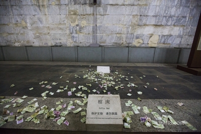 Деньги, Минские гробницы