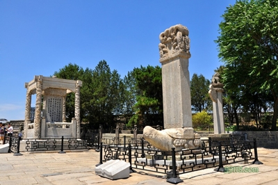 Скульптура у моста Марко Поло