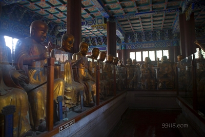 Статуи, храм Лазурных облаков