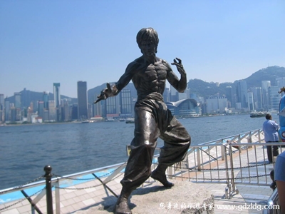 Скульптура Брюса Ли на Аллее Звезд