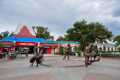 Скульптуры, Бурчун