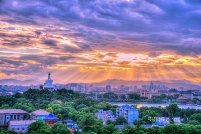 Парк Бэйхай в Пекине, великолепный закат