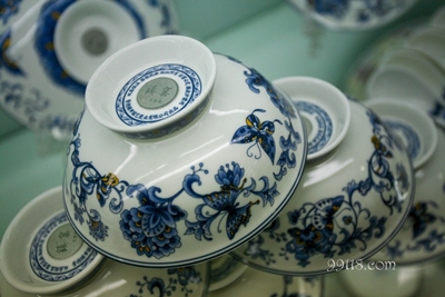 Фарфоровые чашки