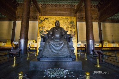 Статуя, Минские гробницы