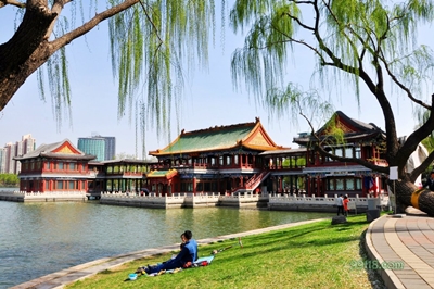 Парк Лунтань, весна