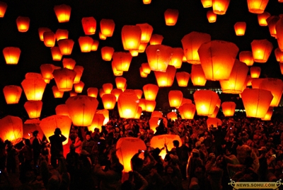 Небесные фонарики, праздник Фонарей