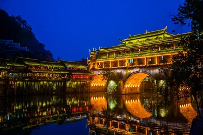 Город Фэнхуан, вечер