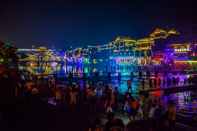 Город Фэнхуан, вечер