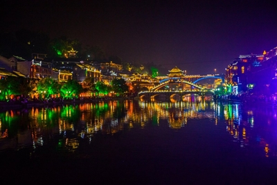 Город Фэнхуан, вечер