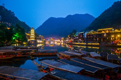 Город Фэнхуан, вечер