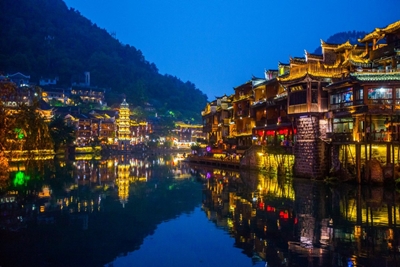 Город Фэнхуан, вечер